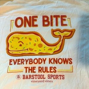 Vineyard Vines / Barstool Sports Men’s t-shirt - Small